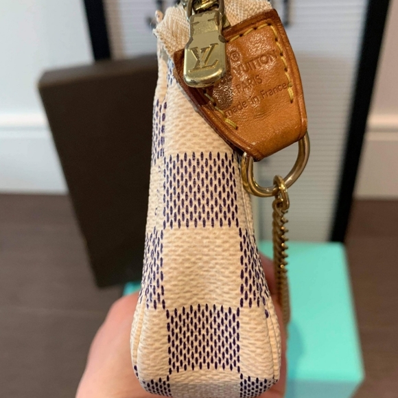 🎁SOLD🎁Mini Pochette Damier Azur - Picture 6 of 11